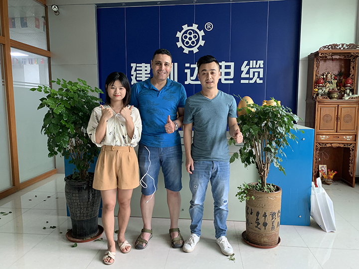 建圳達電纜客戶拜訪合拍圖 建圳達電纜客戶拜訪合拍圖